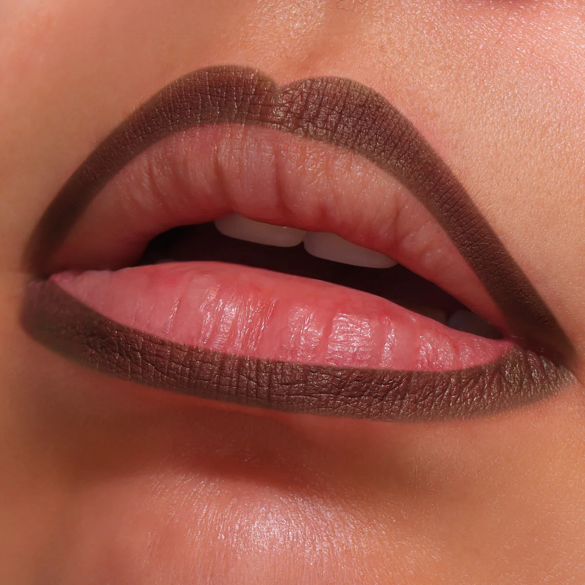 MOIRA SIGNATURE LIP PENCIL (010, SANDY BROWN)