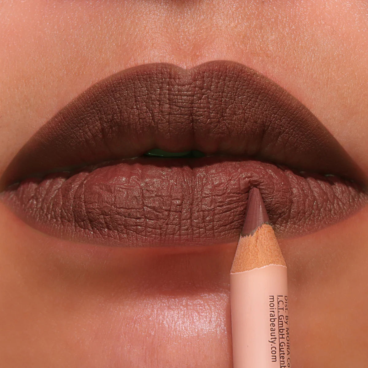 MOIRA SIGNATURE LIP PENCIL (010, SANDY BROWN)