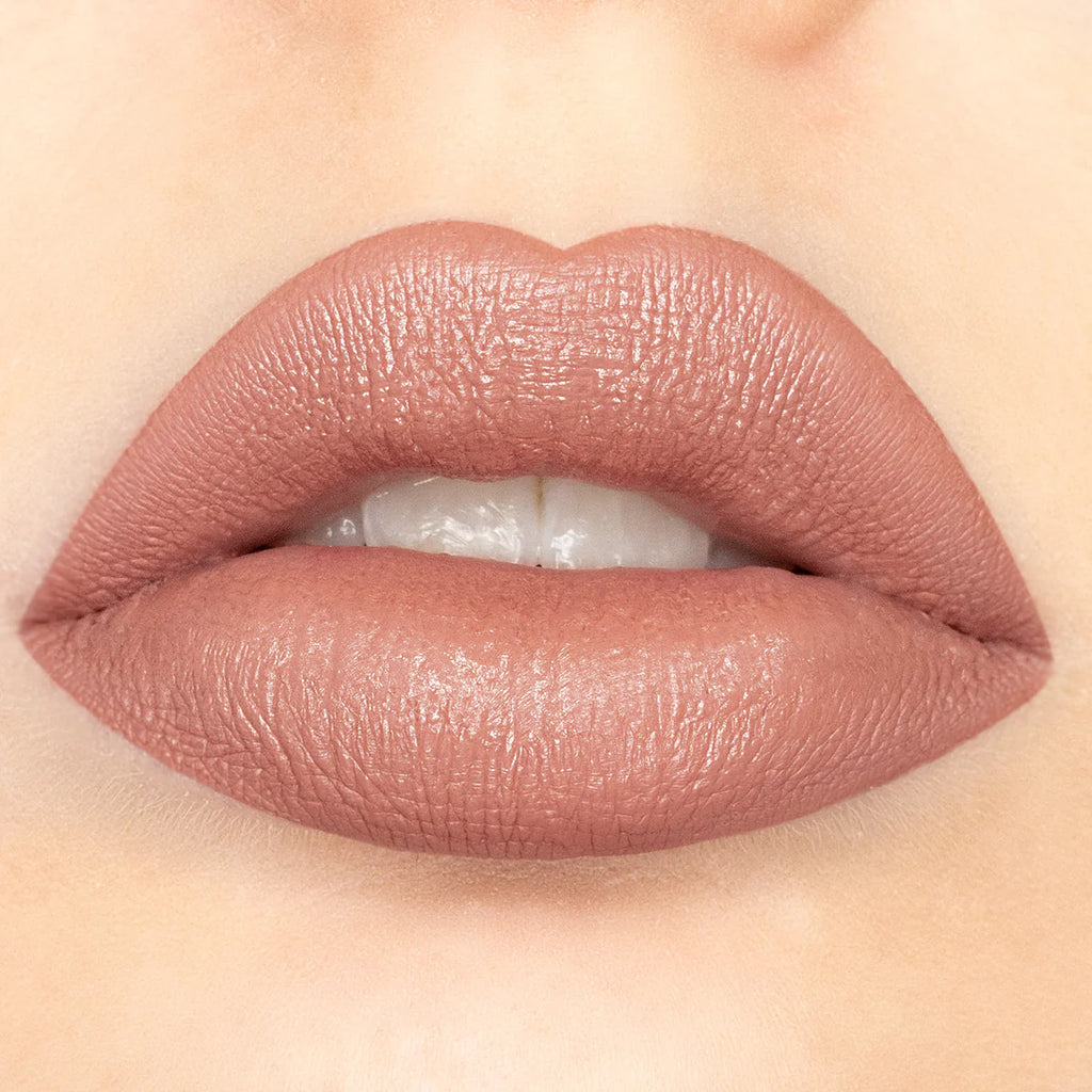 Peachy Nude - Velvety Kiss Matte Liquid Lipstick Amor Us